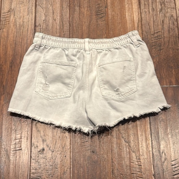Medium Aerie Light Gray Jean Shorts Distressed High-Waisted - Picture 7 of 8